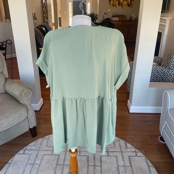 Chicsoul casual chic Boho wide eyed gaze babydoll style top in sage size 1X NWOT - Picture 2 of 6